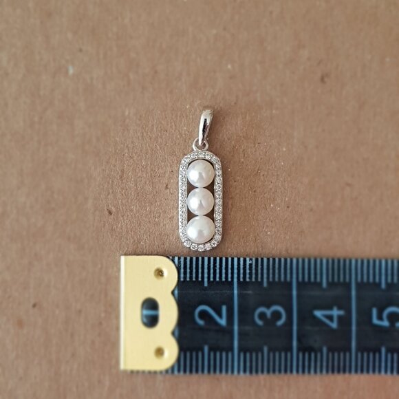 Sterling silver fresh water pearls and cz pendant - Picture 5 of 5